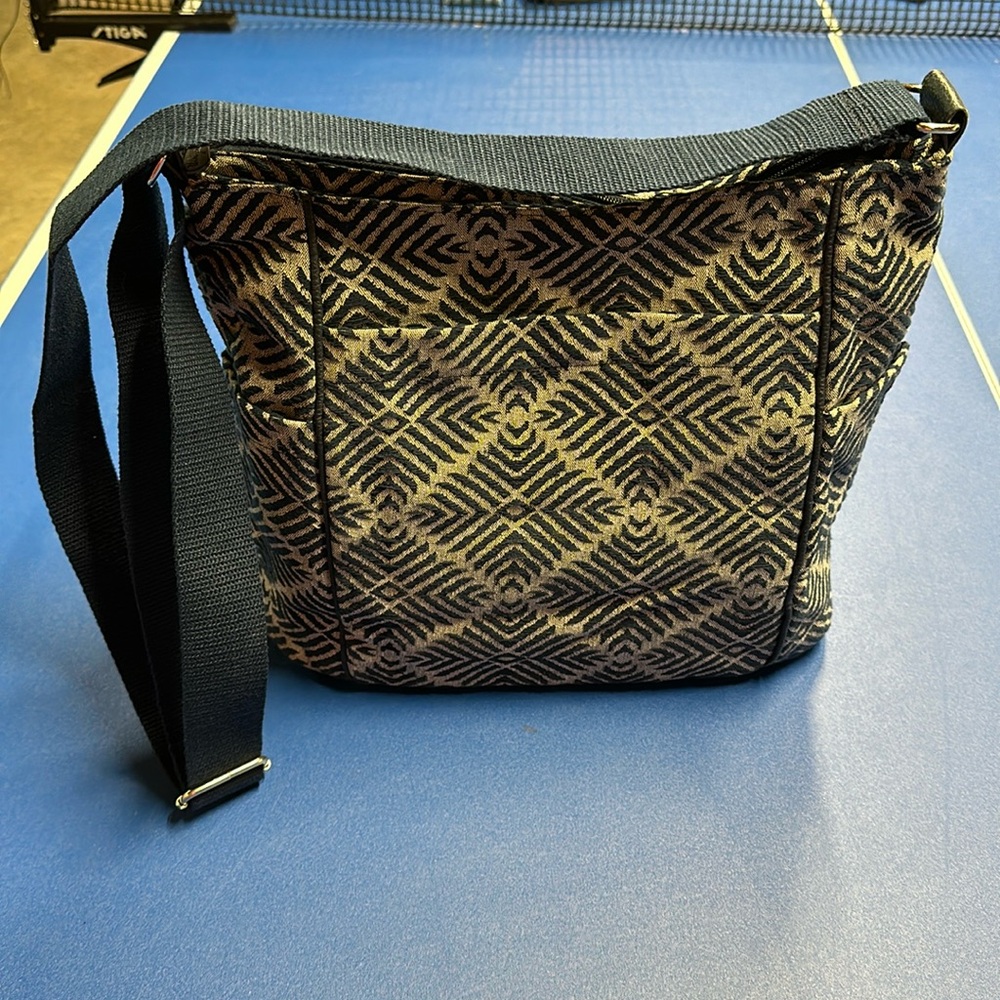 Thirty-one blue patterned crossbody purse.